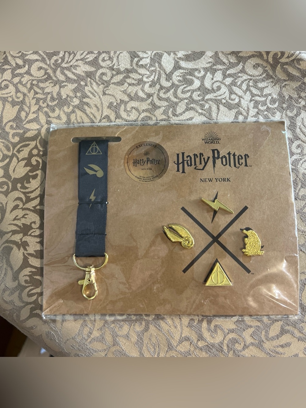 HARRY POTTER LIMITED Edition Exclusive New York Pin Set Collectible Lightening